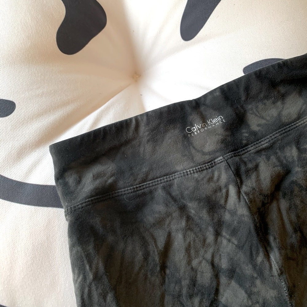 CALVIN KLEIN performance tie dye cropped leggings